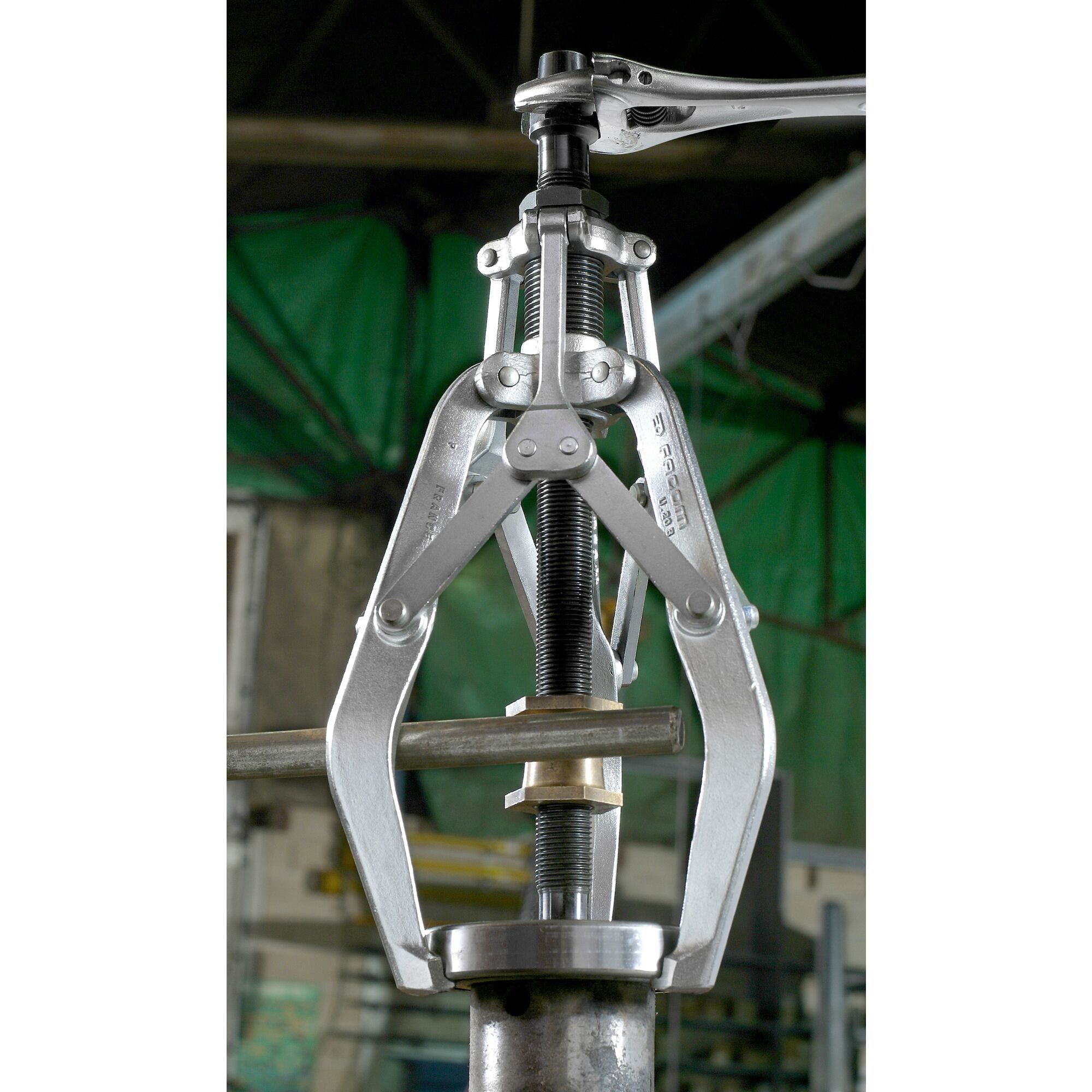 Long reach online bearing puller